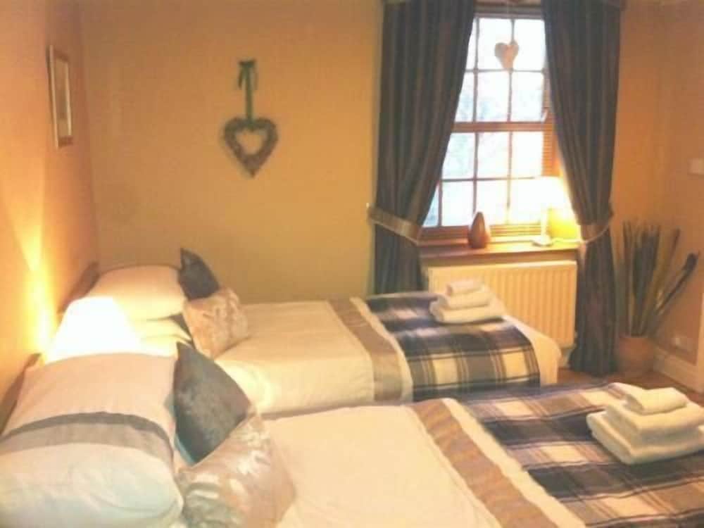 Suite, Ensuite (Sleep 2 adults+2 children) photo 3