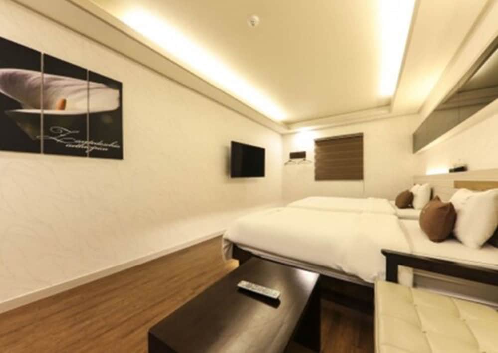 Family Twin Room (No Breakfast on Weekend&Holiday) photo 3