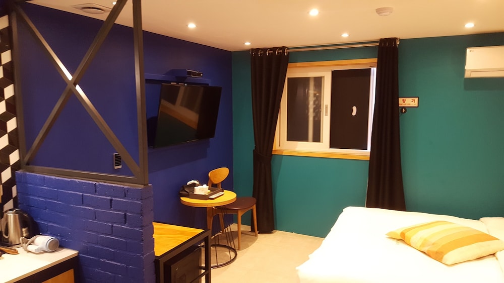 Deluxe Room - Photo 5