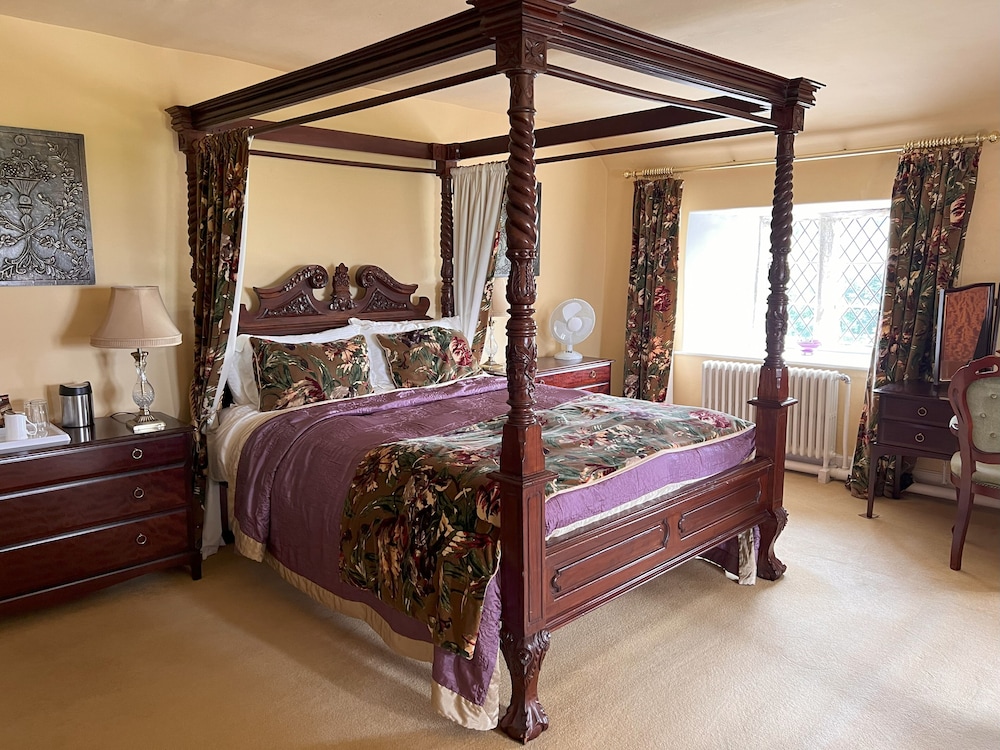 Le Meschin King Four Poster photo 2