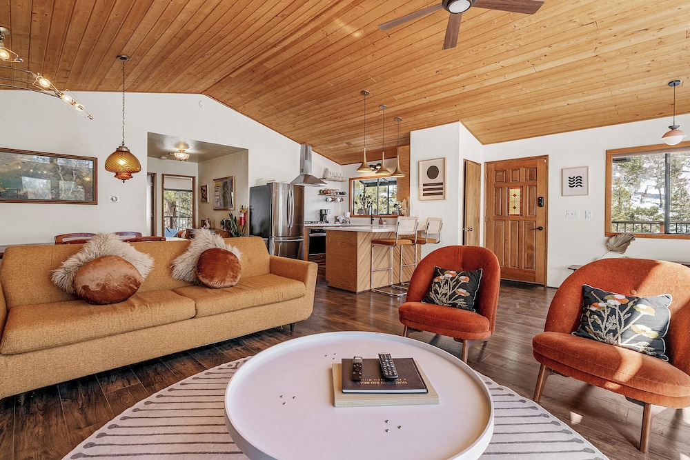 Cabin, Multiple Beds, Hot Tub, Mountain View photo 1