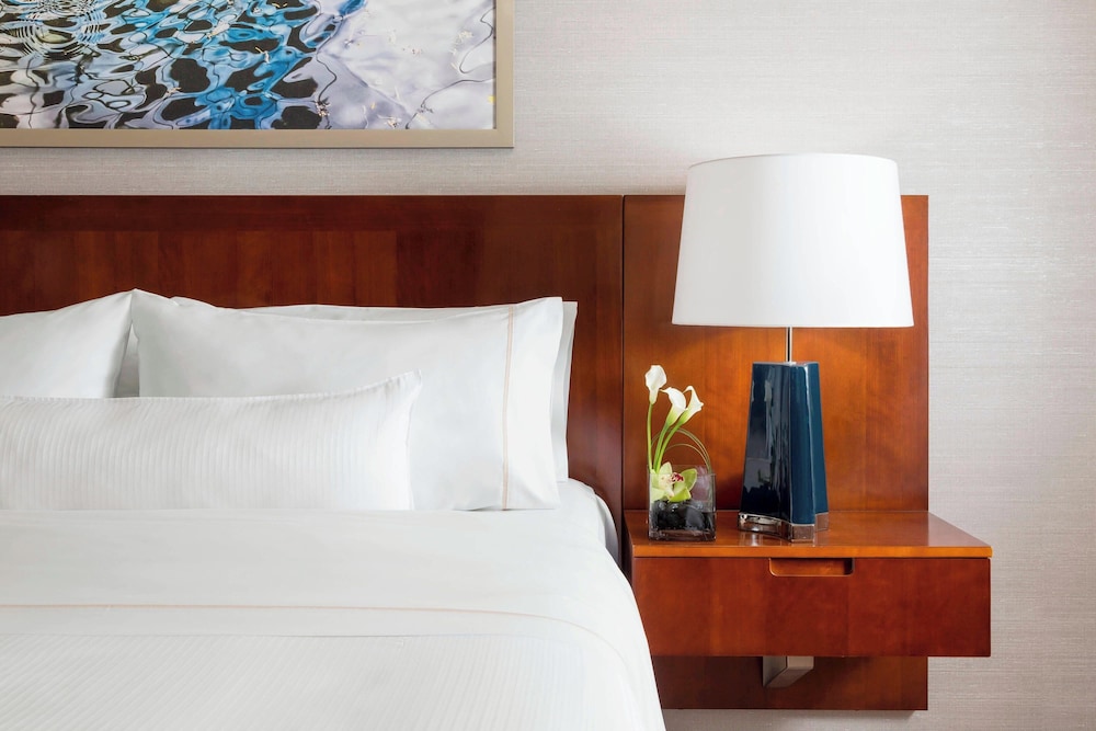 Deluxe Room, 1 King Bed, City View - Photo 5
