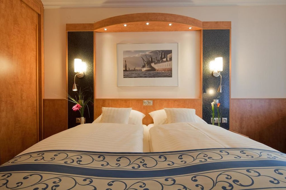 Economy Double Room, 1 King Bed