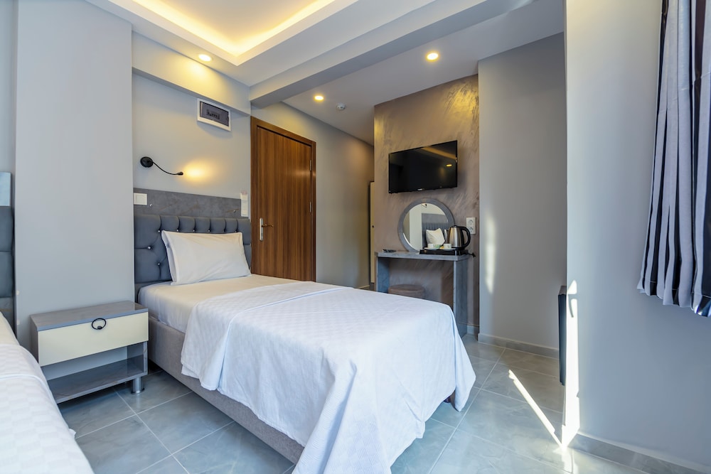 Basic Triple Room photo 3