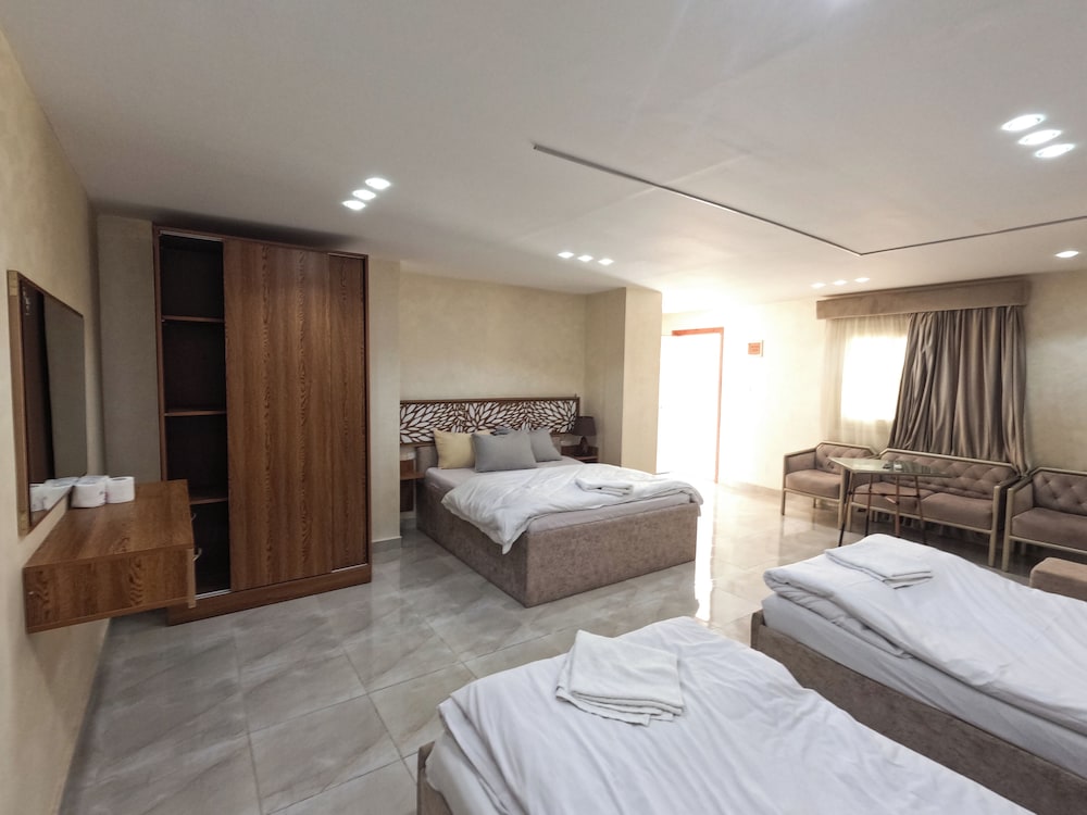 Family Room - Photo 16