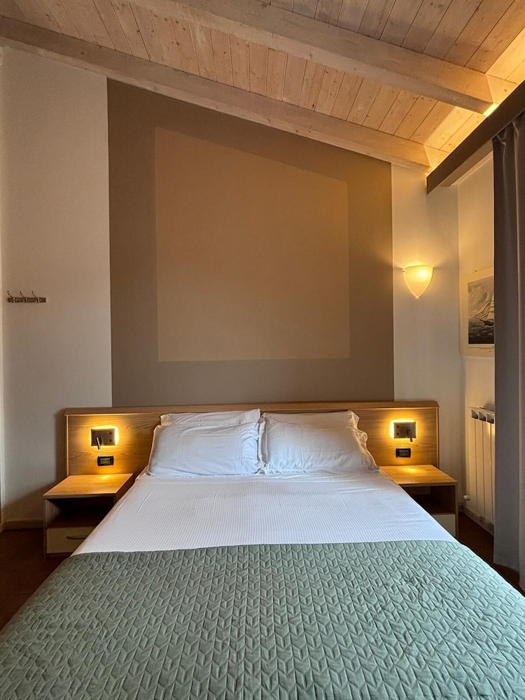 Standard Double Room, 1 Double Bed, Patio photo 2
