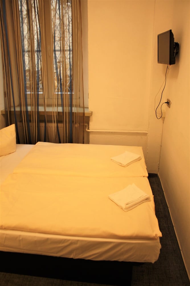 Standard Single Room, Shared Bathroom