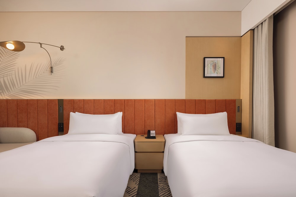 Deluxe Room, 2 Twin Beds, River View
