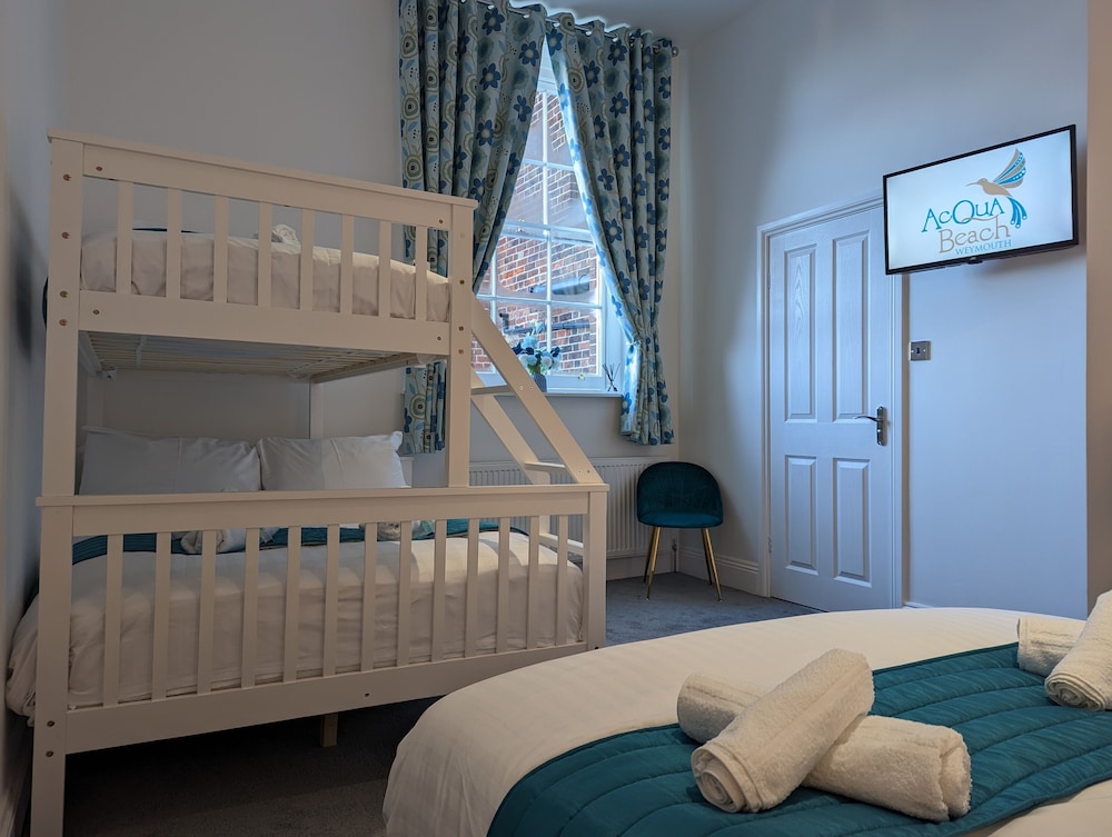 Family Room, Multiple Beds - Photo 7