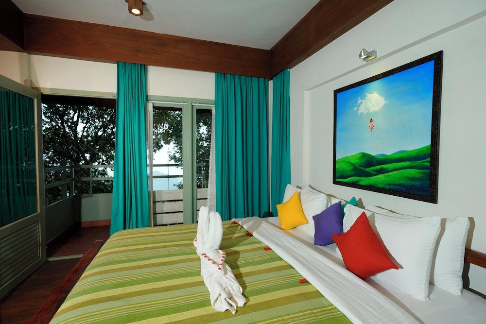 Valley Facing Suite with Bathtub - Photo 19