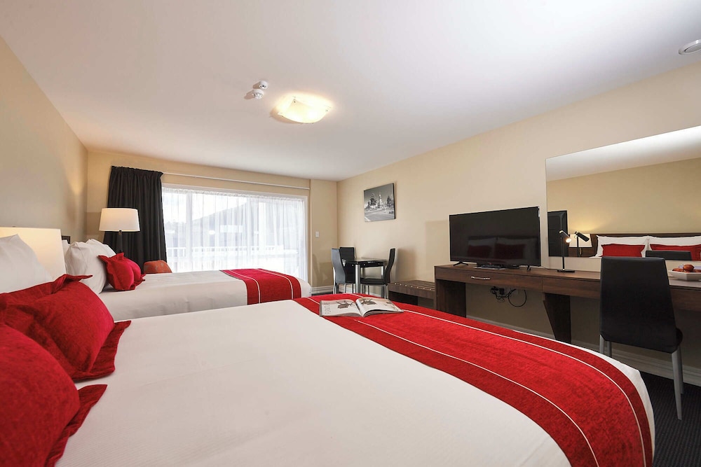 Executive Double or Twin Room, 2 Queen Beds, Pool View, Mezzanine