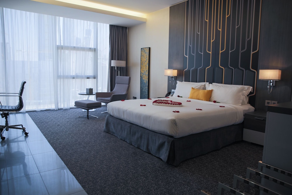 Standard Room, 1 King Bed - Photo 5