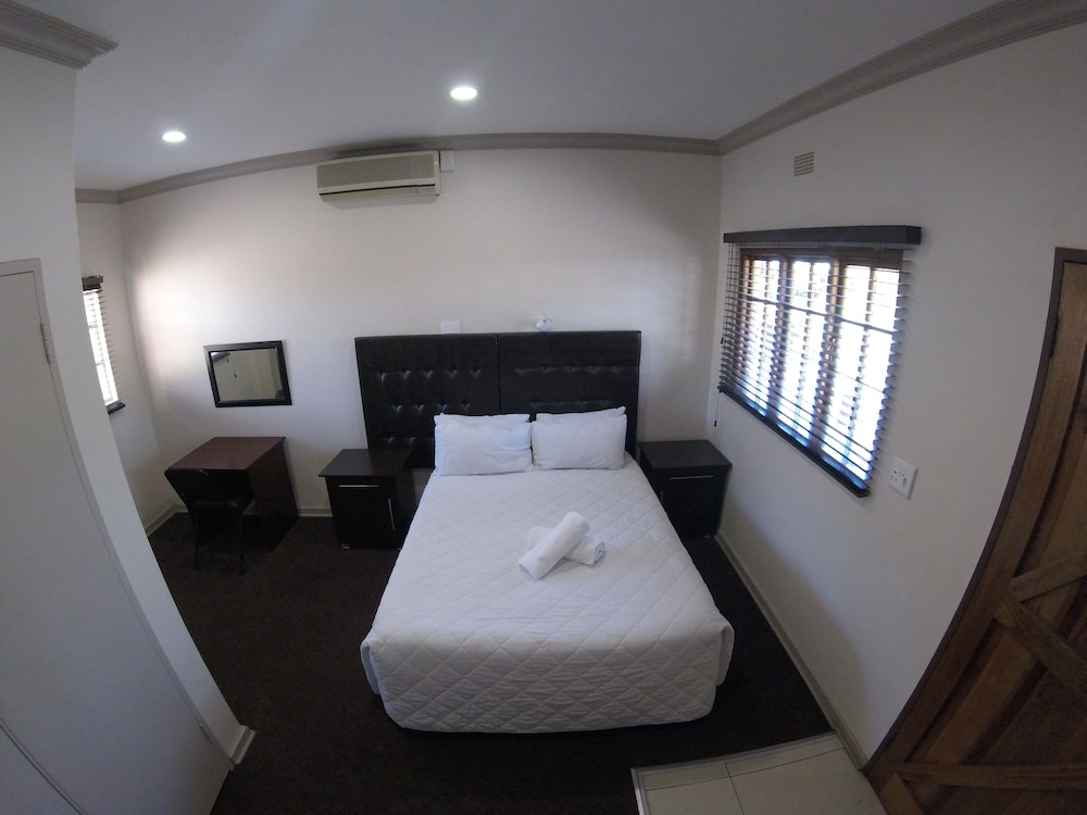 Double or Twin Room - Photo 3