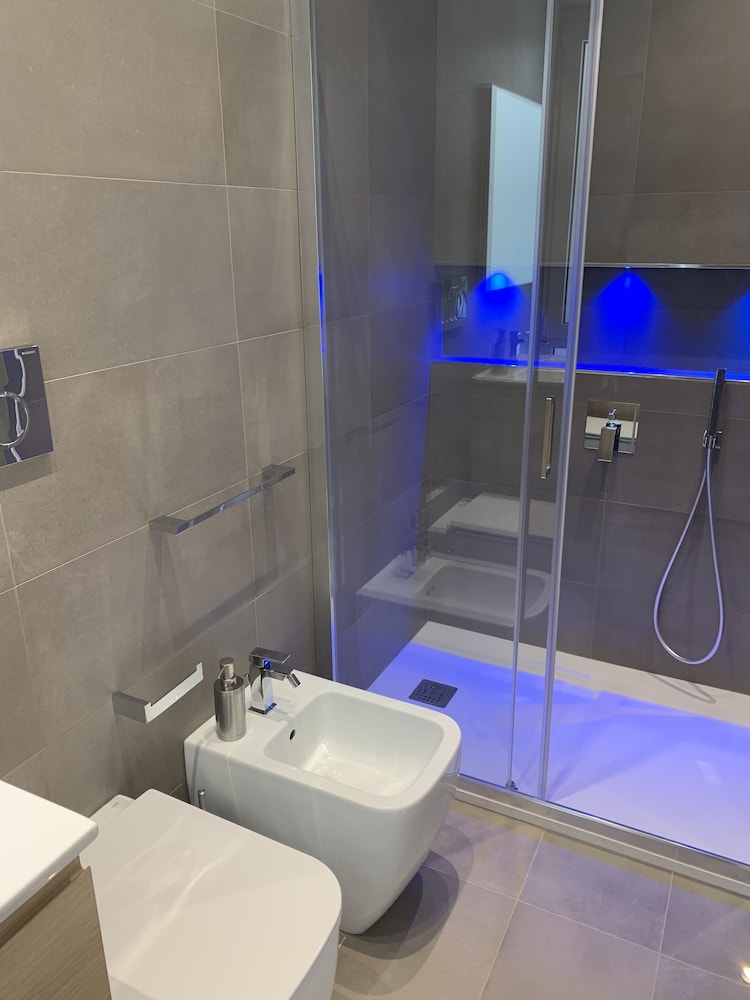 Standard Room, 1 Bedroom, Private Bathroom, City View photo 3