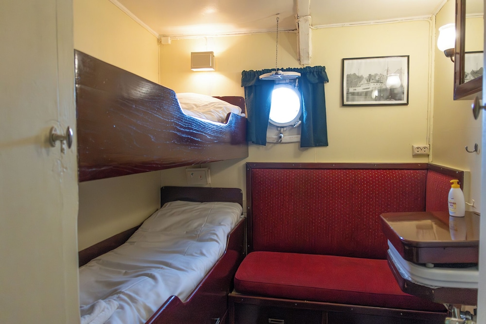 Double Room, Non Smoking, Shared Bathroom photo 1