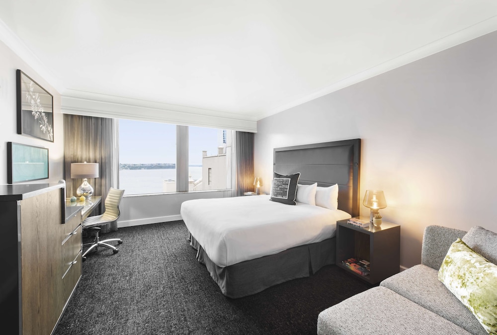 Room, 1 King Bed (Partial Water View) - Photo 4