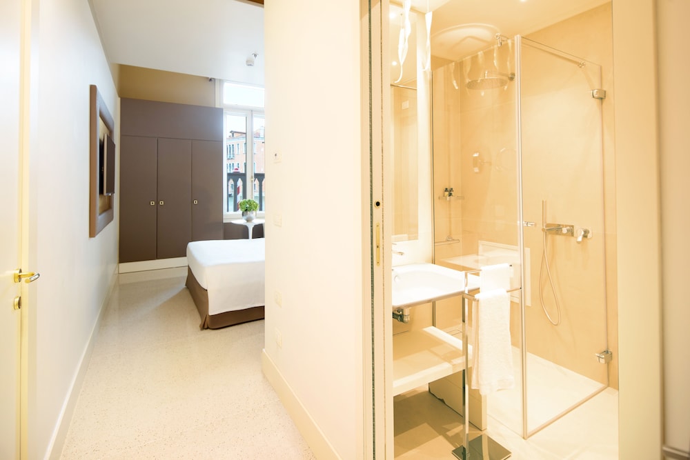 Superior Room, Canal View (Partial Canal View)