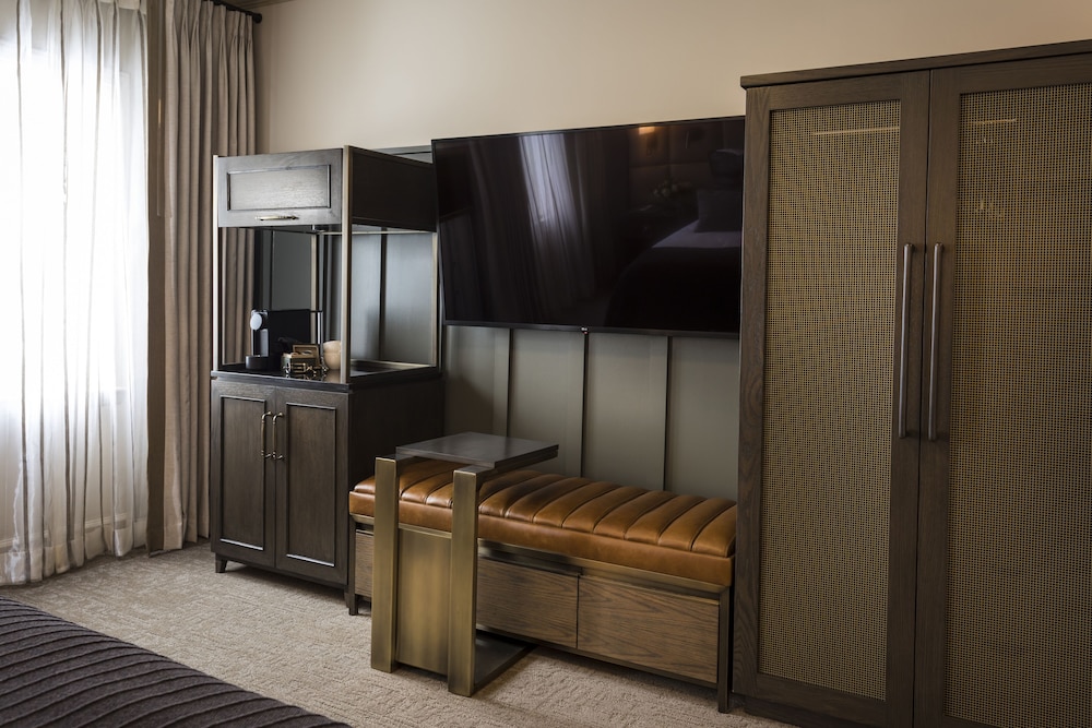 Premium Room, 1 King Bed with Sofa bed (Main Lodge The Glen) photo 2