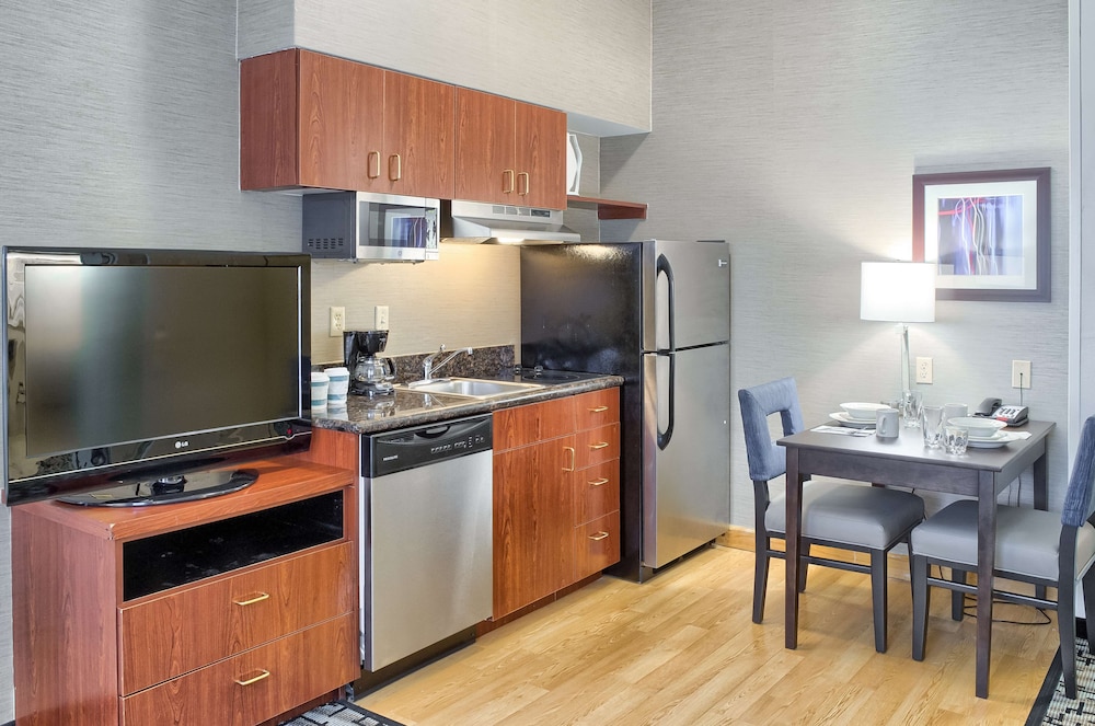 Suite, 1 King Bed photo 2