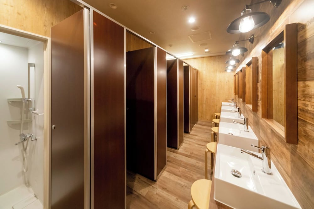 High Standard Cabin, Men only (Lower), Non Smoking photo 2