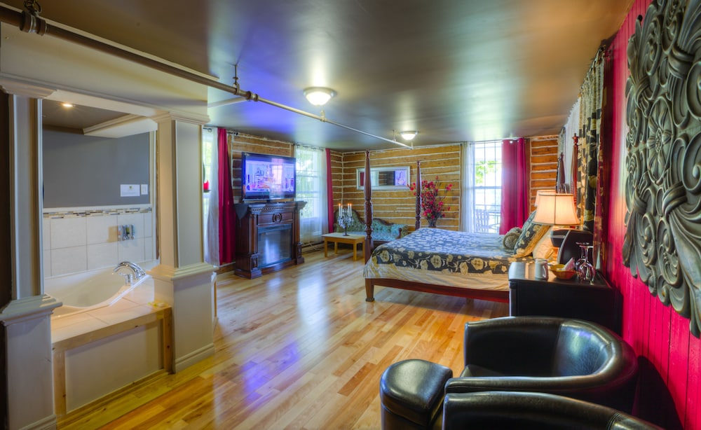 Romantic Suite, 1 King Bed, Bathtub