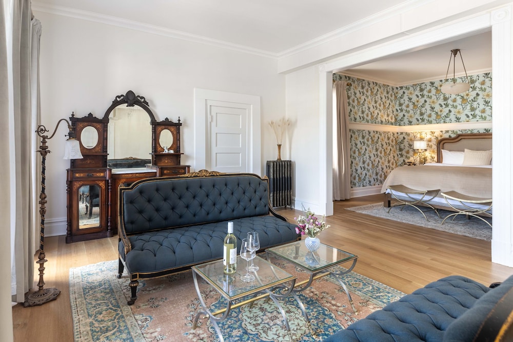 Suite, 1 King Bed