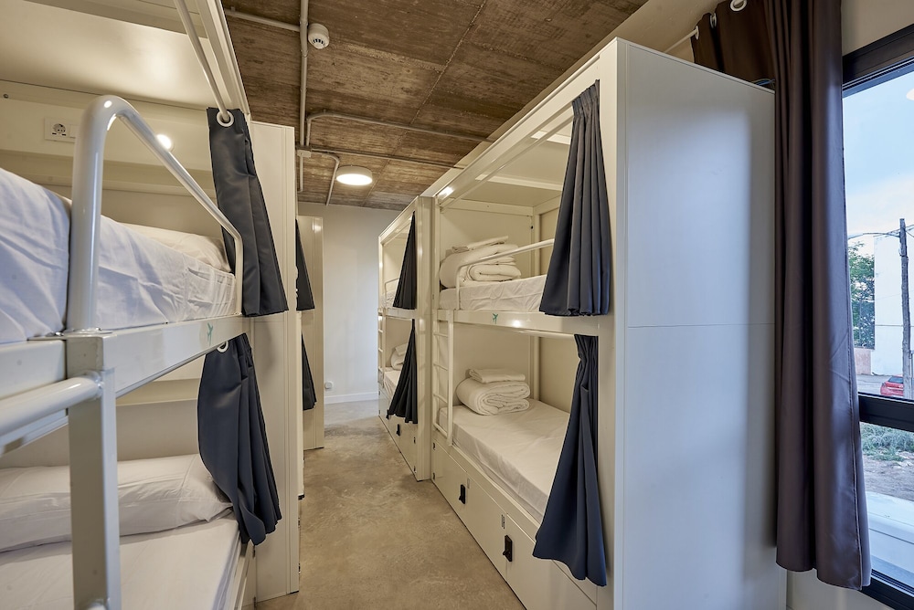 Dormitorio Compartido Estándar, Dormitorio Mixto