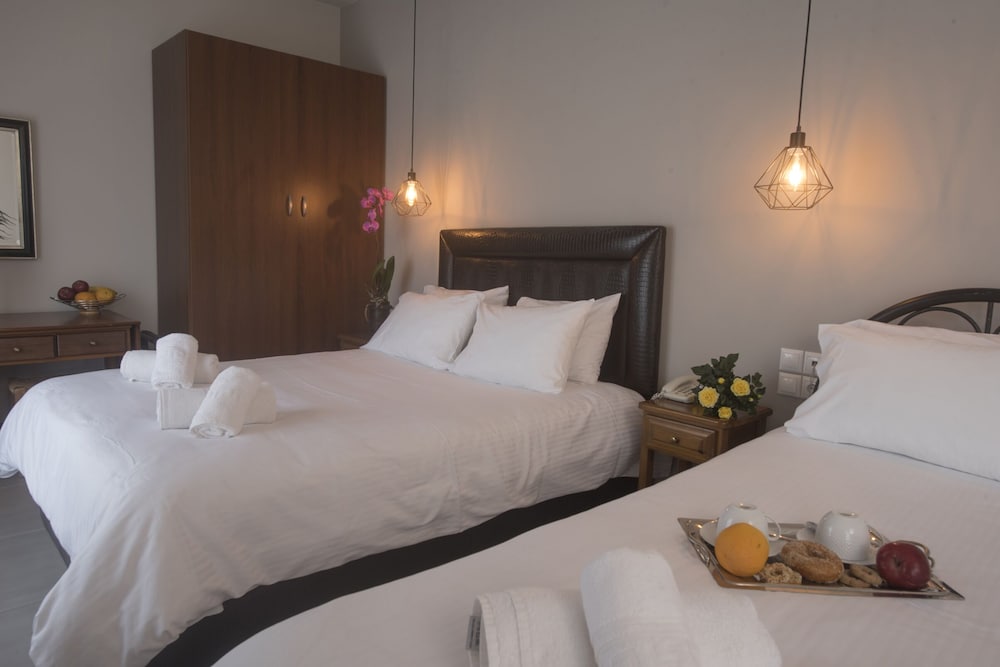 Standard Quadruple Room - Photo 8