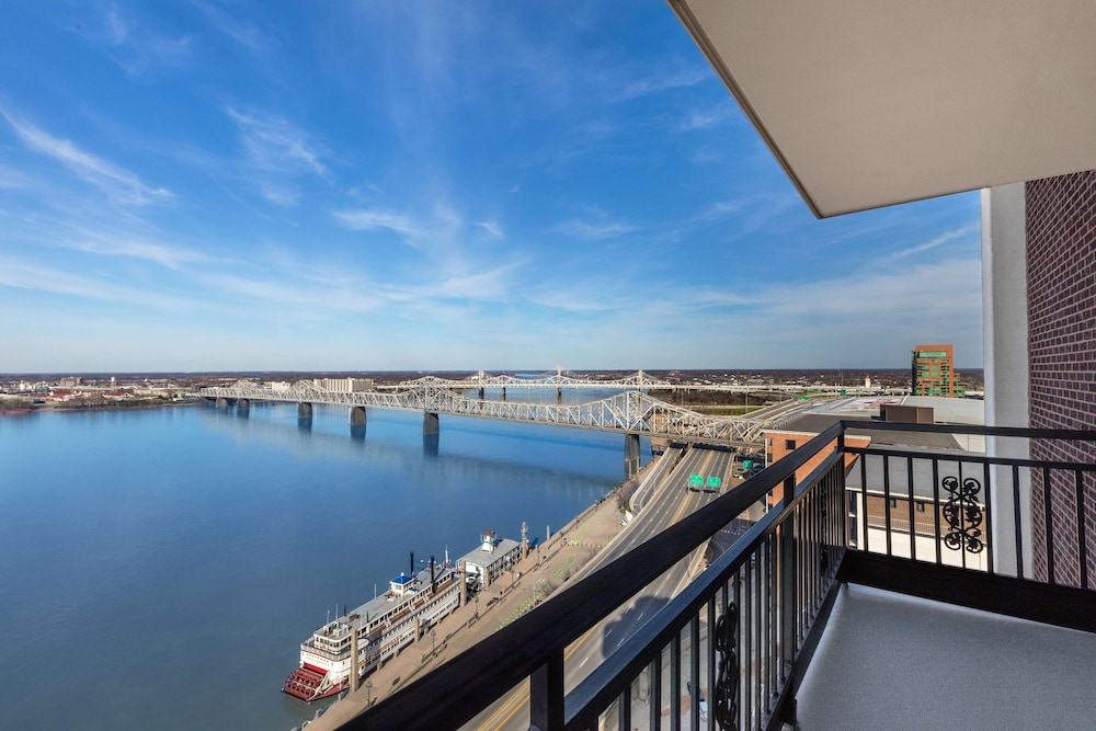 Deluxe Suite, 1 Bedroom, Non Smoking (West Tower, Waterview, 2 Queens) - Photo 5