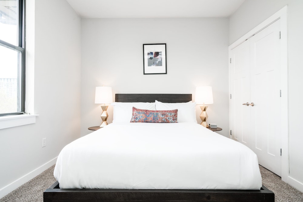 Cozysuites Music Row Chic 1BR w Free Parking 42, Photo 36