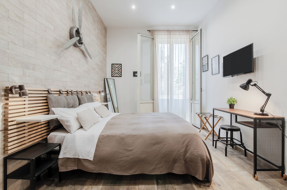 Comfort Room, Balcony