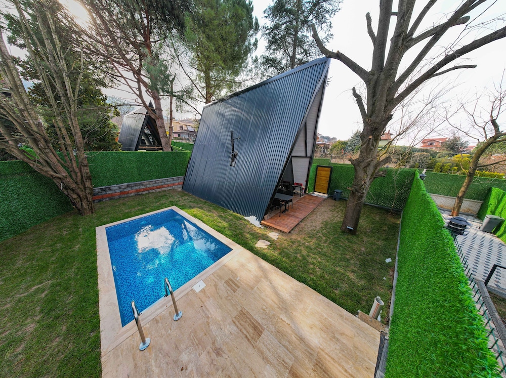 Deluxe Bungalow, 1 Double Bed, Pool Access, Lake View photo 2