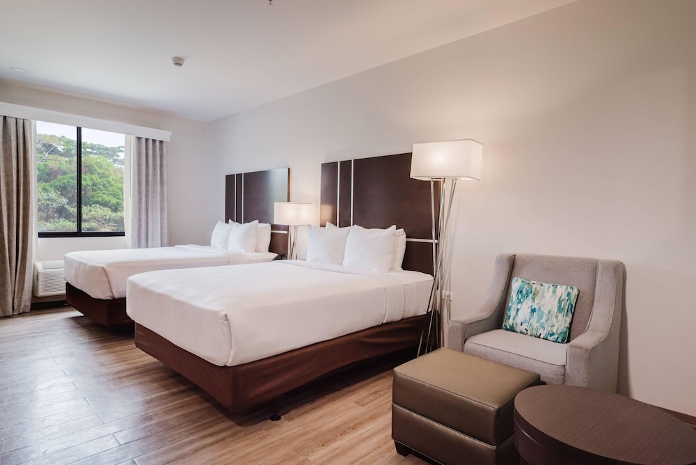 Room, 2 Queen Beds, Non Smoking - Photo 1