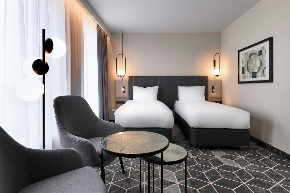 Standard Room, 2 Twin Beds, City View - Photo 2