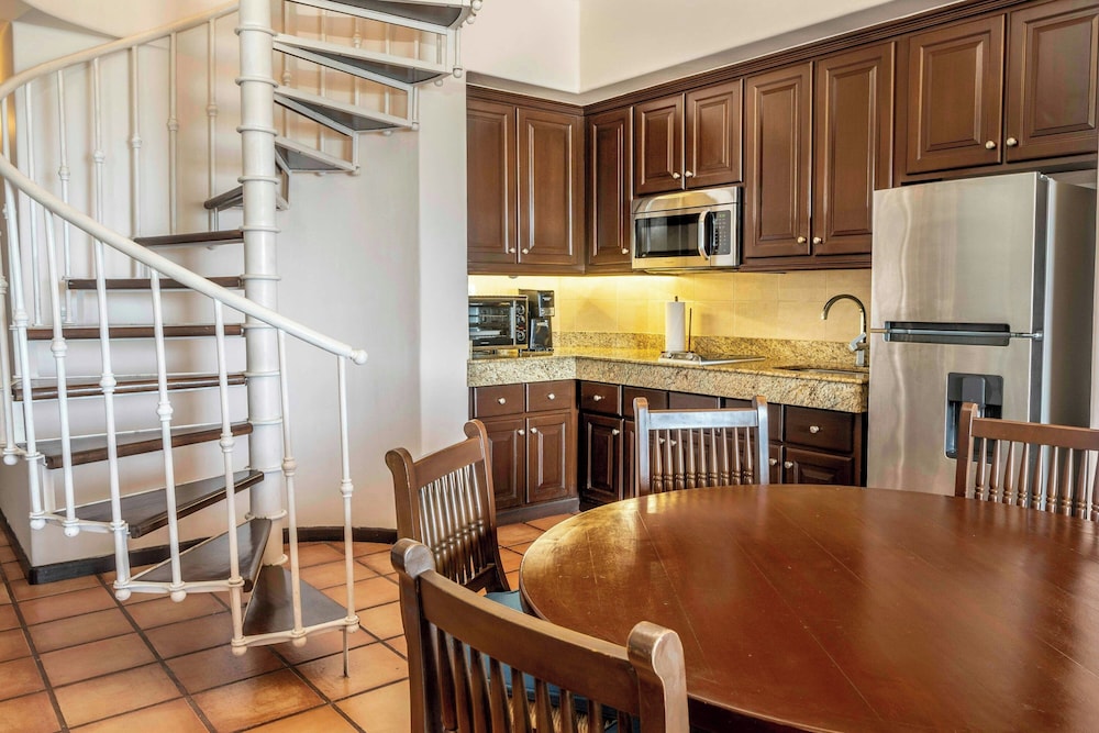 Suite, 4 Bedrooms, Balcony, Ocean View thumbnail 6