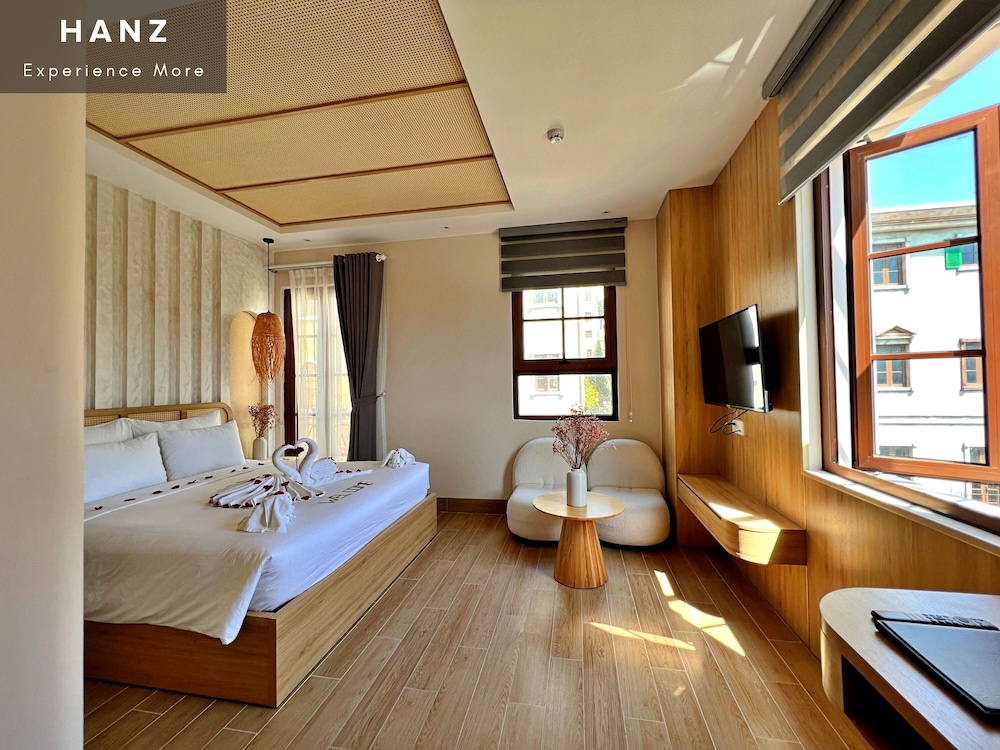 Deluxe Double Room, 1 Queen Bed, Balcony, City View - Photo 10