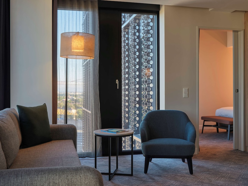 Premier Apartment thumbnail 6