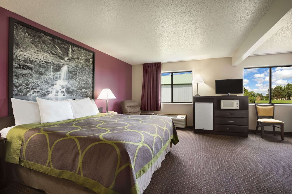 Room, 1 King Bed, Hot Tub - Photo 1