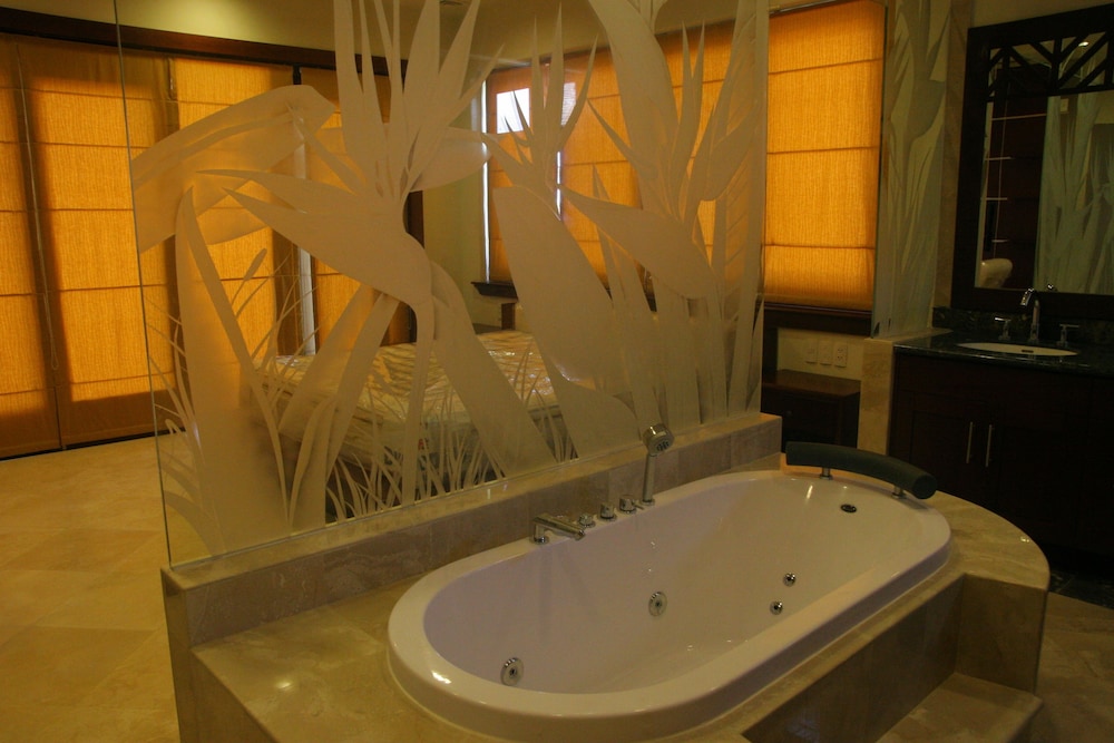 Villa, 3 Bedrooms, Private Pool, Beachfront photo 2