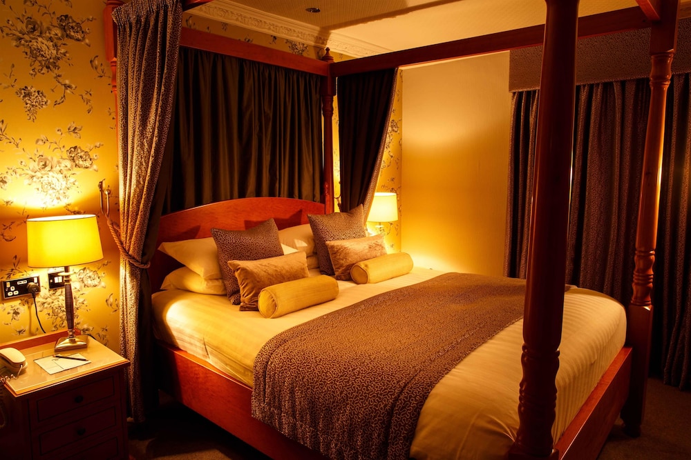 Executive Room, 1 Queen Bed, Non Smoking (Four Poster Bed) photo 2