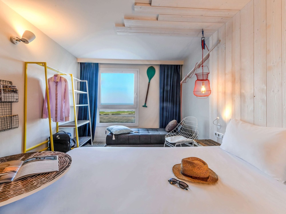 Room, Multiple Beds, Ocean View - Photo 5