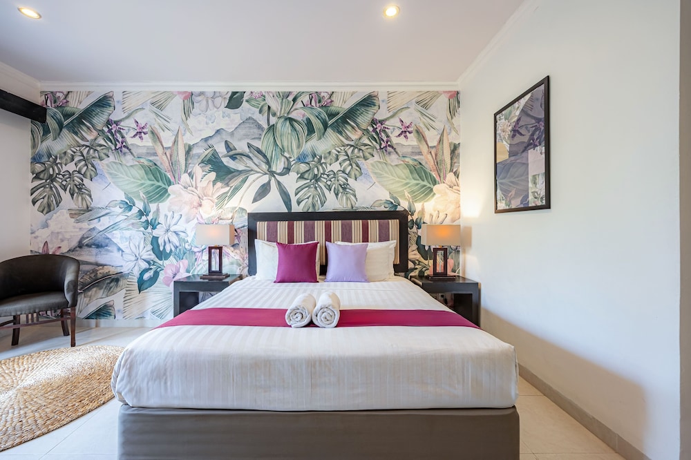 Deluxe Room, Pool View