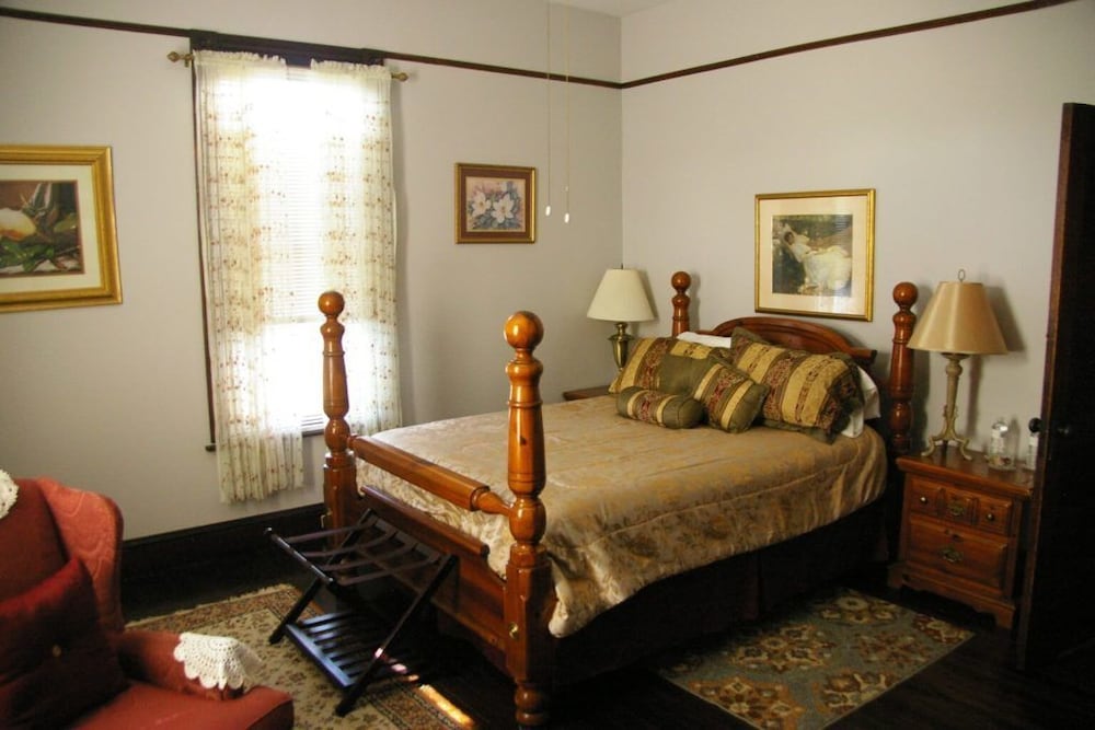 Standard Room, 1 Queen Bed, Non Smoking (Magnolia Room) photo 1