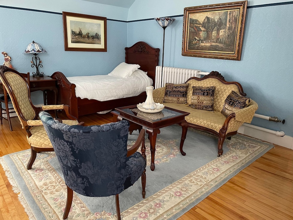 Honeymoon Suite, Ensuite (Queen's Room) photo 3