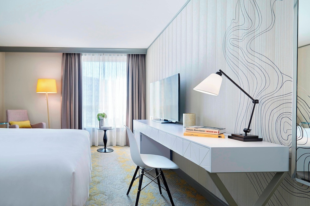 Deluxe Room, 1 King Bed - Photo 1