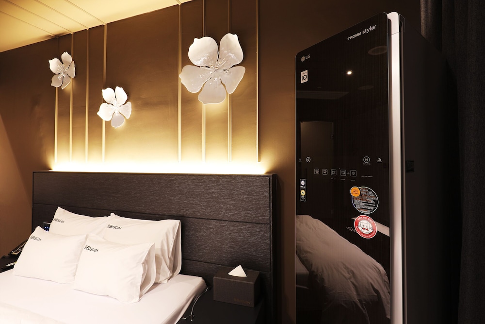 Deluxe Double Room (No Breakfast) - Photo 22