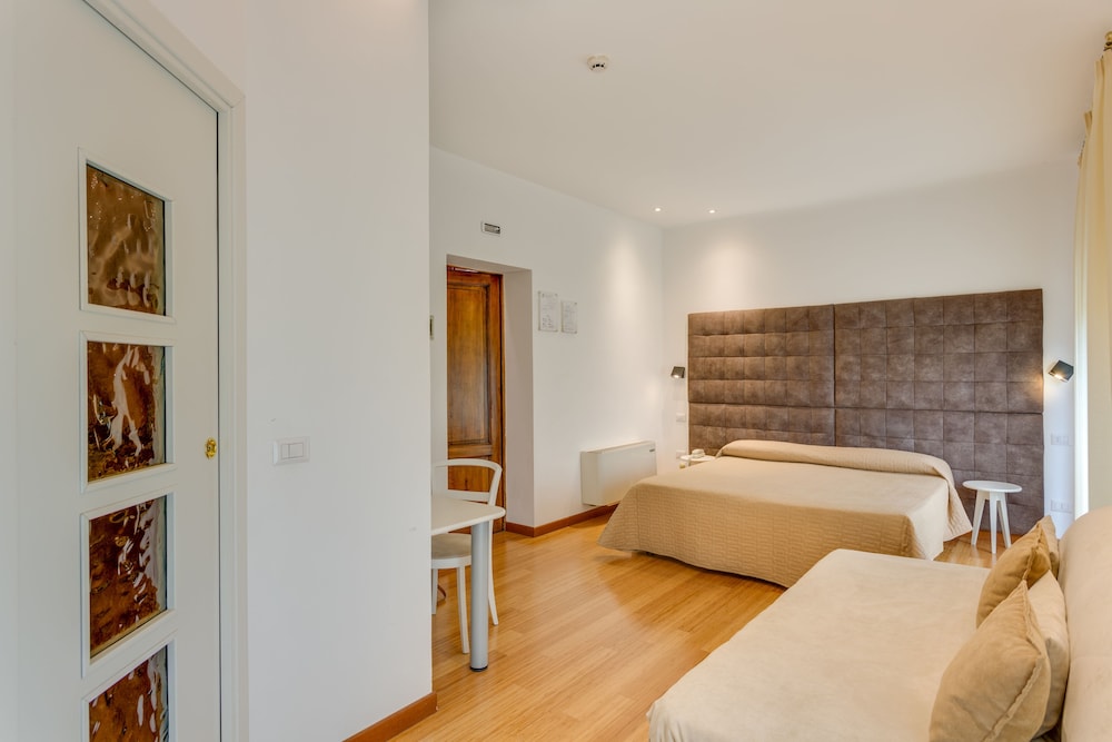 Standard Triple Room - Photo 1