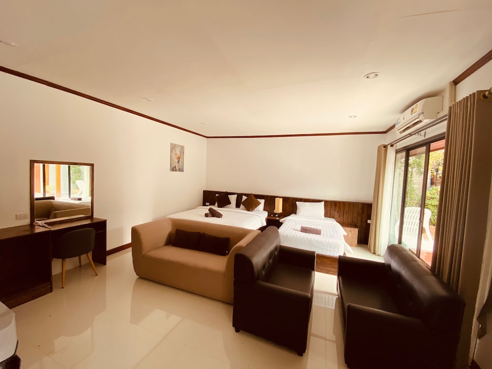 Family Room, 1 Bedroom, Pool View - Photo 1