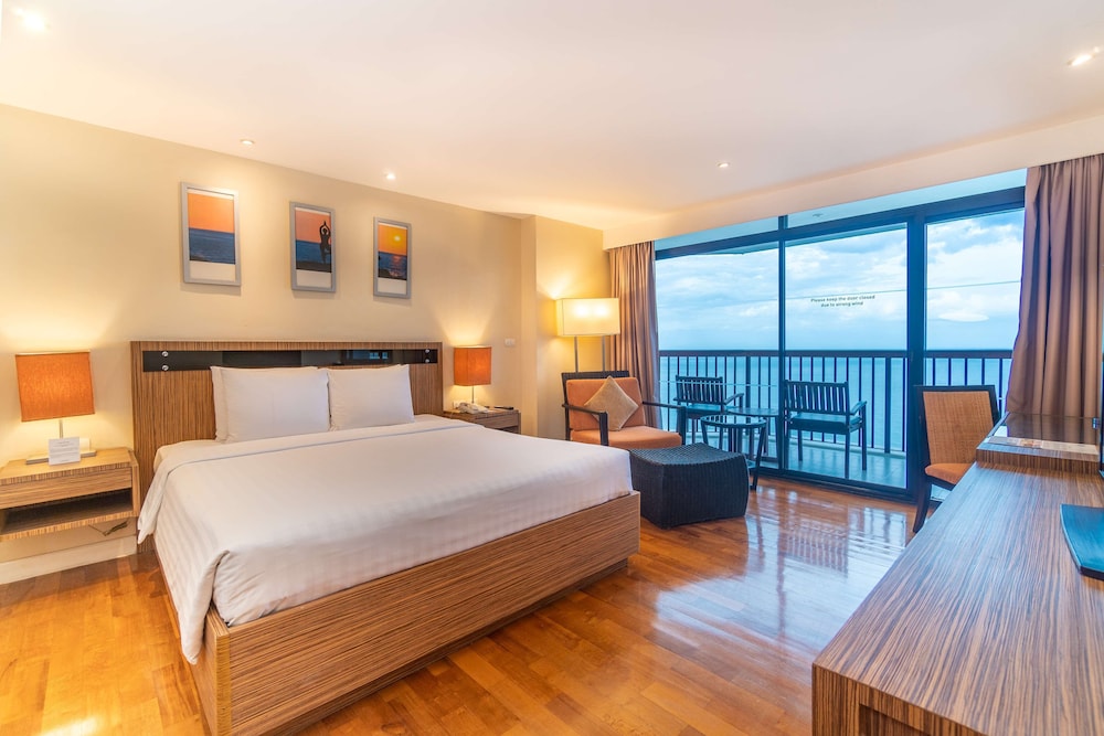 Executive Suite, 1 Bedroom - Photo 2
