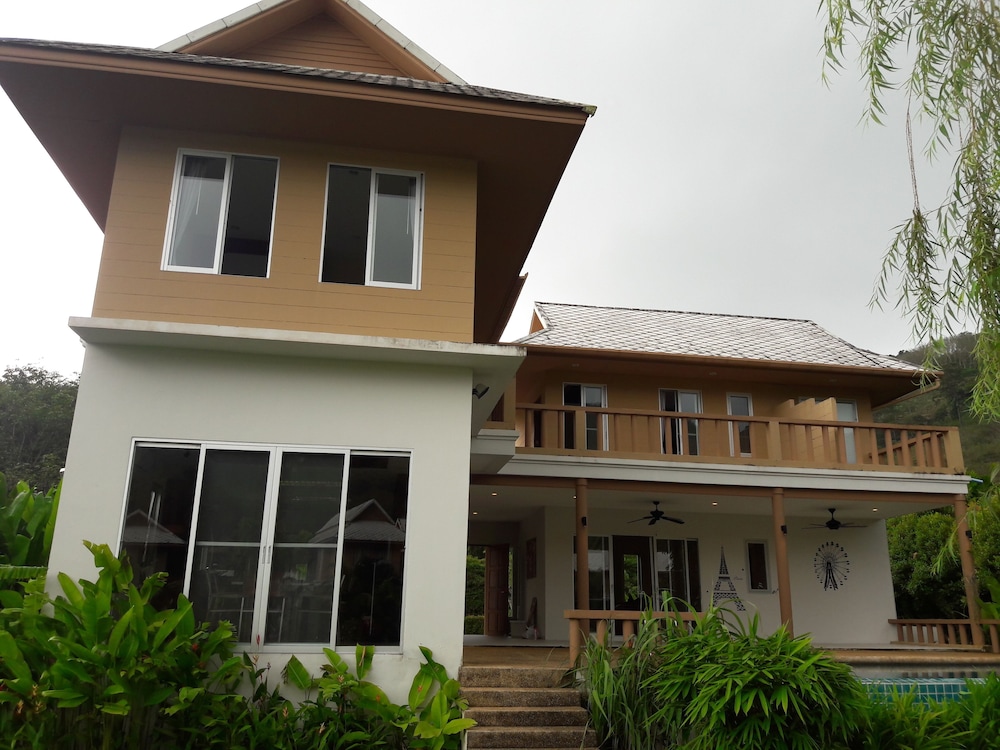 Pool Villa 3 bedroom Lake View photo 2